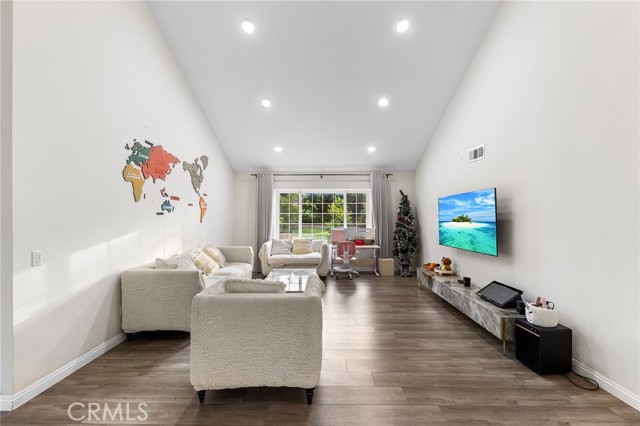 19519 Greenwillow Lane, Rowland Heights CA: https://media.crmls.org/medias/22285072-b5e8-4eb3-bcc8-084f40b522a4.jpg