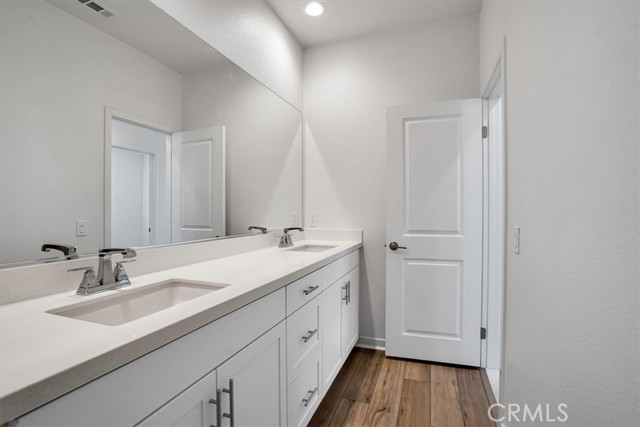 18150 Tableau Way, Saugus CA: https://media.crmls.org/medias/222901b5-230f-4190-8418-228db453fba9.jpg