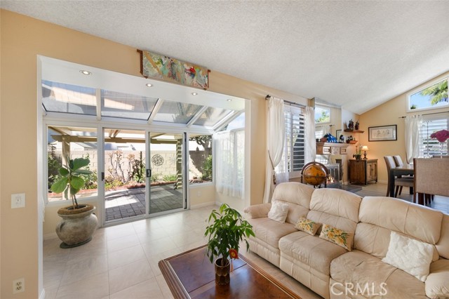 Detail Gallery Image 6 of 31 For 3485 Venetian Dr, Costa Mesa,  CA 92626 - 4 Beds | 2/1 Baths