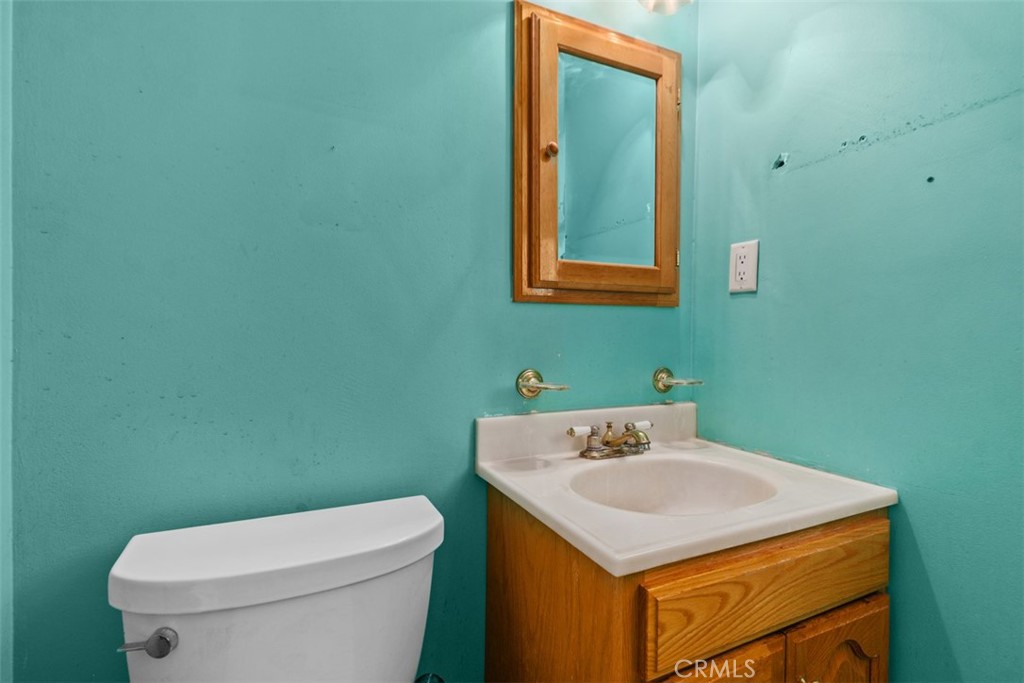 https://media.crmls.org/medias/22290e6a-15f9-4c89-9a41-26e3c10cdf65.jpg?preset=X-Large