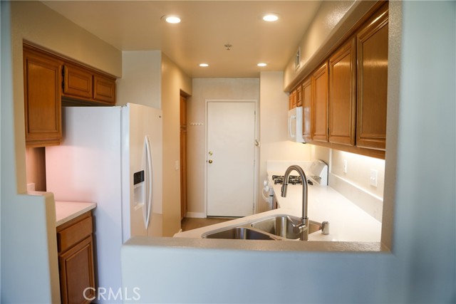 Detail Gallery Image 12 of 23 For 2324 Sunningdale Dr, Tustin,  CA 92782 - 2 Beds | 2/1 Baths