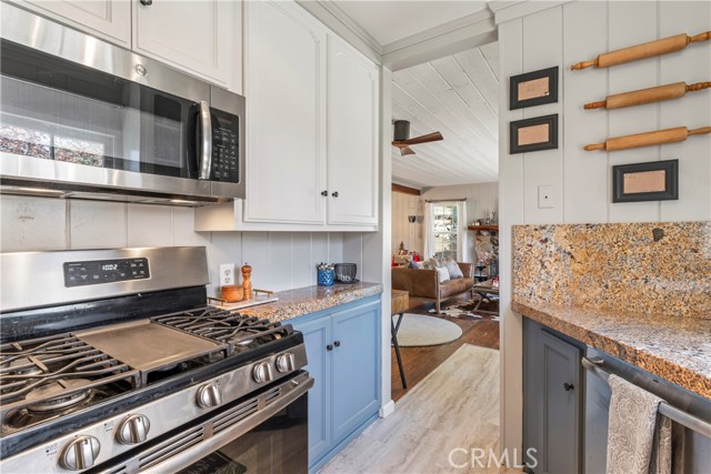 Detail Gallery Image 11 of 36 For 31741 Wagon Wheel Dr, Running Springs,  CA 92382 - 3 Beds | 2 Baths