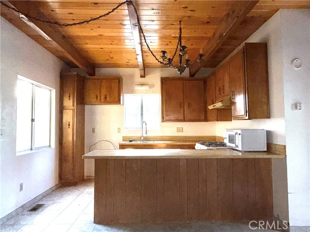 Detail Gallery Image 5 of 11 For 32795 Fox, Running Springs,  CA 92307 - 2 Beds | 1/1 Baths