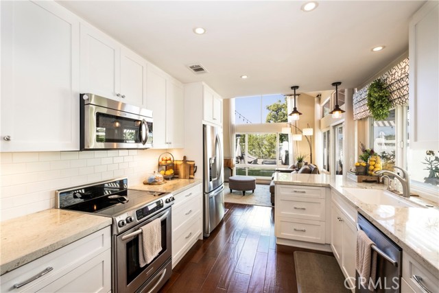 Detail Gallery Image 6 of 27 For 4971 Hemlock, Irvine,  CA 92612 - 3 Beds | 2 Baths