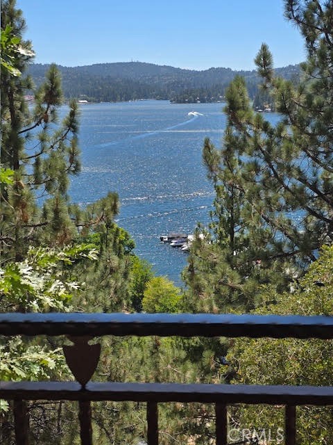 180 Hill Side, Cedar Glen CA: https://media.crmls.org/medias/222e6fbb-ac1d-449c-a61c-987c44e04430.jpg