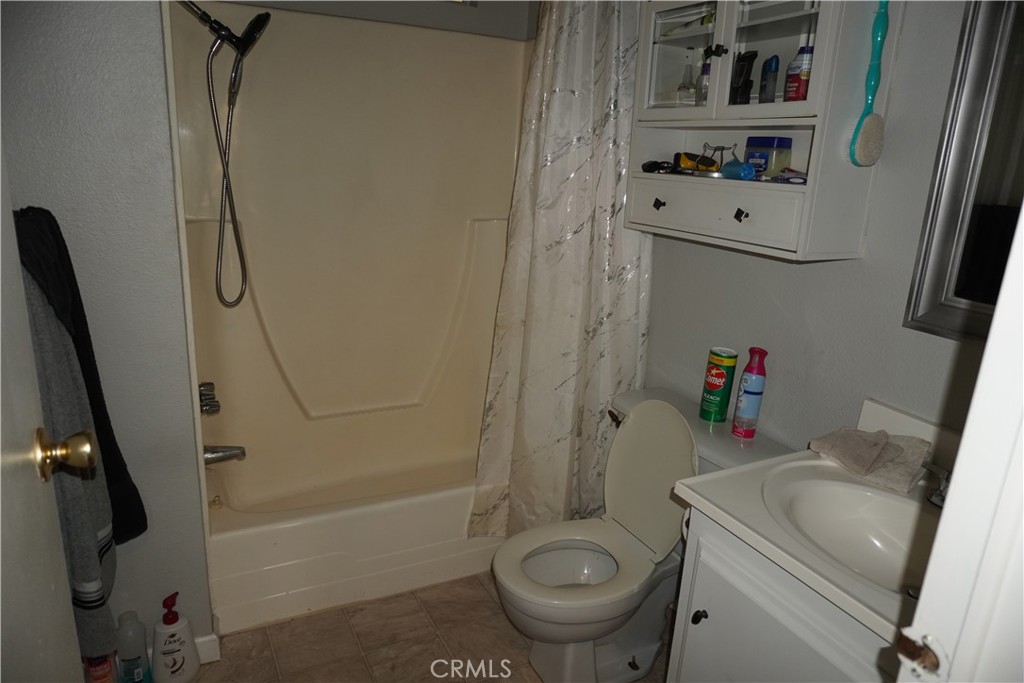https://media.crmls.org/medias/222ec5ad-2136-4679-b772-4b0cd8f90f9d.jpg?preset=X-Large