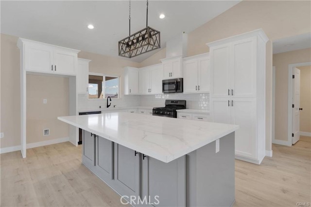 22530 Houston Street, Apple Valley CA: https://media.crmls.org/medias/22305015-d20b-485d-921f-649c2eb55073.jpg