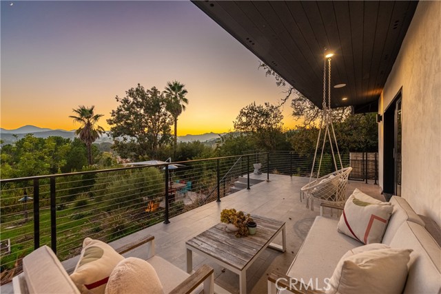 976 Ranch House, Westlake Village CA: https://media.crmls.org/medias/22308d78-3e23-42f5-9c3f-719dcca246c3.jpg