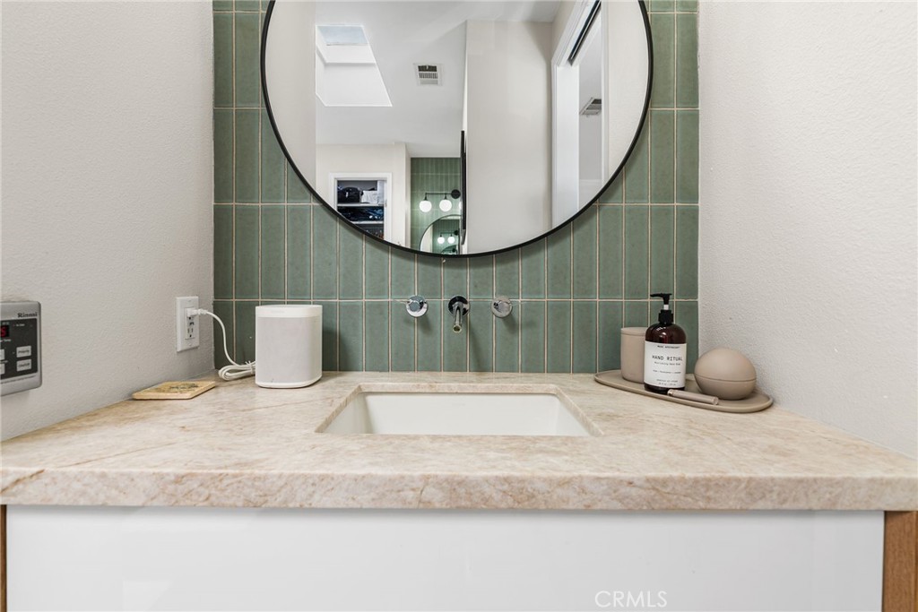 https://media.crmls.org/medias/2230ffdc-874d-4dd1-b8d5-3cb646a63659.jpg?preset=X-Large