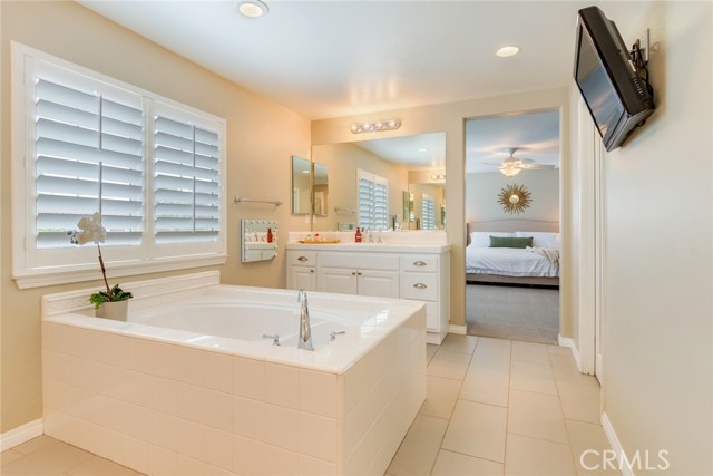 Detail Gallery Image 15 of 38 For 8096 Finch St, Corona,  CA 92880 - 6 Beds | 3 Baths