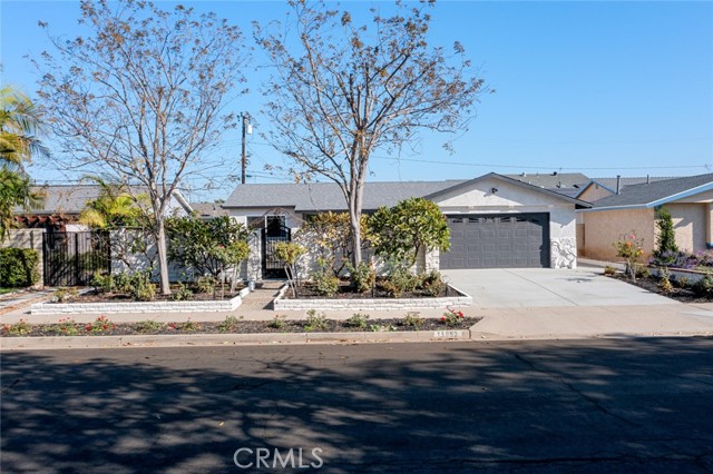 Detail Gallery Image 5 of 59 For 15052 Columbia Ln, Huntington Beach,  CA 92647 - 3 Beds | 1/1 Baths