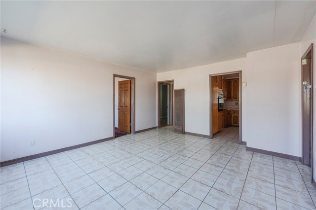 22428 Neptune Avenue, Carson CA: https://media.crmls.org/medias/22319670-2f45-4796-99a8-87afba1618ce.jpg