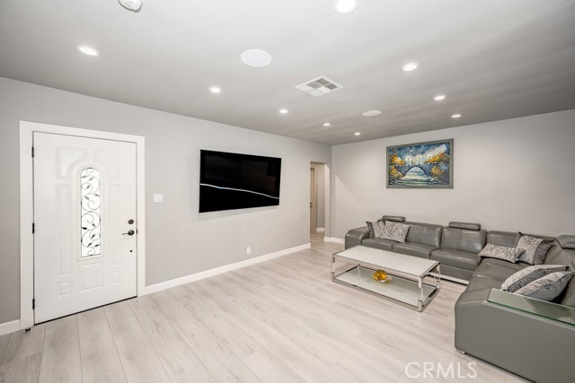 Detail Gallery Image 4 of 19 For 6146 Morella Ave, North Hollywood,  CA 91606 - 3 Beds | 2 Baths