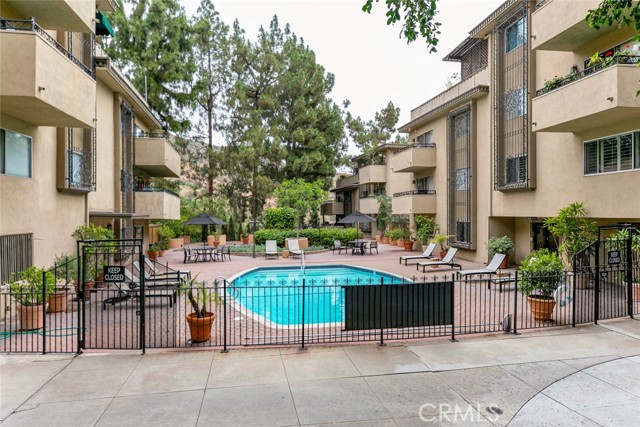 6700 Hillpark Drive, Los Angeles CA: https://media.crmls.org/medias/2233d210-ff89-4518-bca0-693e3e4b87c1.jpg