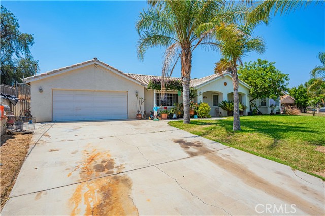 Detail Gallery Image 4 of 39 For 4525 Riverview Dr, Jurupa Valley,  CA 92509 - 4 Beds | 3 Baths