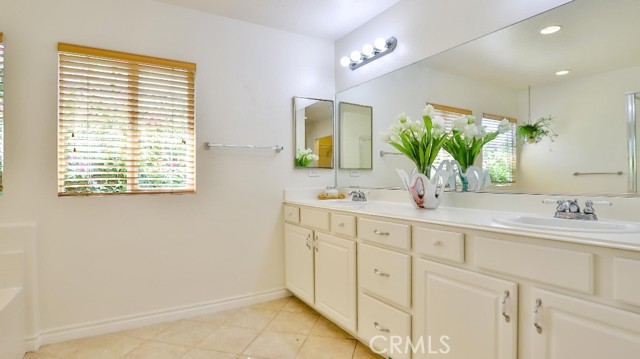 Detail Gallery Image 50 of 57 For 21817 Charlotte Ct, Canoga Park,  CA 91304 - 5 Beds | 2/1 Baths