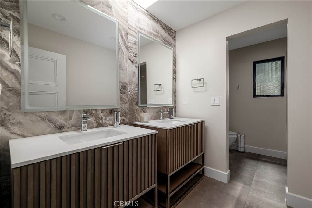 https://media.crmls.org/medias/2237fe8e-cd42-4176-9963-adce6774945f.jpg?preset=X-Large