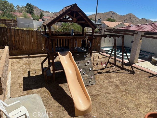 Detail Gallery Image 2 of 36 For 16485 Wintun Rd, Apple Valley,  CA 92307 - 5 Beds | 2/1 Baths