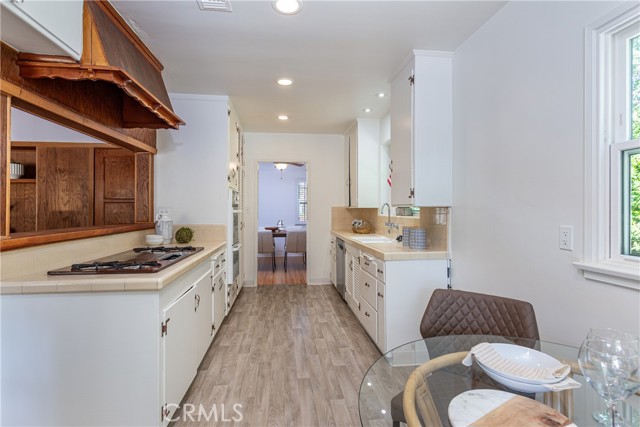 620 S Bel Aire Drive, Burbank CA: https://media.crmls.org/medias/223a3784-331f-4f98-bec1-fe6935c6dcd3.jpg
