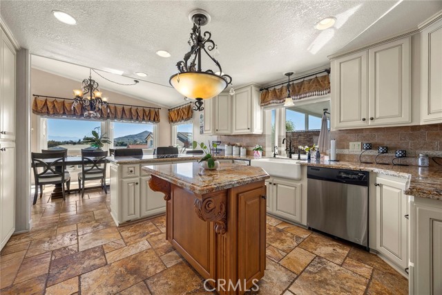 Detail Gallery Image 18 of 48 For 30663 Champion, Canyon Lake,  CA 92587 - 3 Beds | 2 Baths