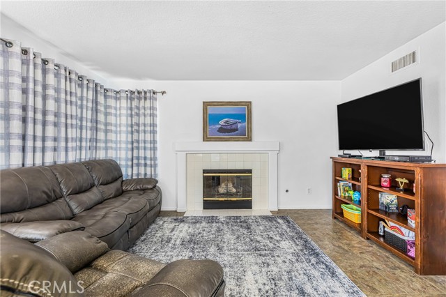 Detail Gallery Image 15 of 34 For 15232 Golden Sands St, Lake Elsinore,  CA 92530 - 4 Beds | 2/1 Baths