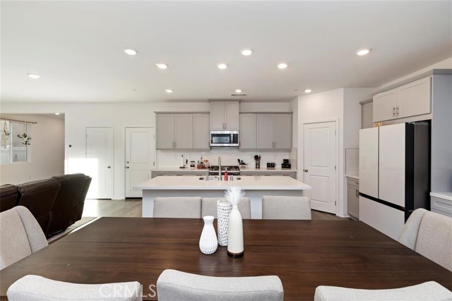 2275 Melogold Way, Corona CA: https://media.crmls.org/medias/223c8b8a-a5ff-4265-ba28-8e063607afcb.jpg