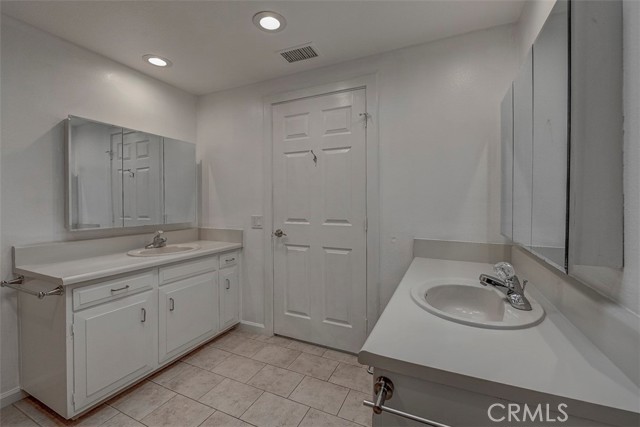 241 Calle Aragon, Laguna Woods CA: https://media.crmls.org/medias/223cb7ea-07bc-4eeb-ad9c-3faff5e26a8d.jpg
