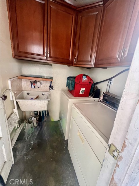 933 S La Verne Avenue, East Los Angeles CA: https://media.crmls.org/medias/223dc02b-e5b4-4ec4-9fc5-0ea69816164f.jpg