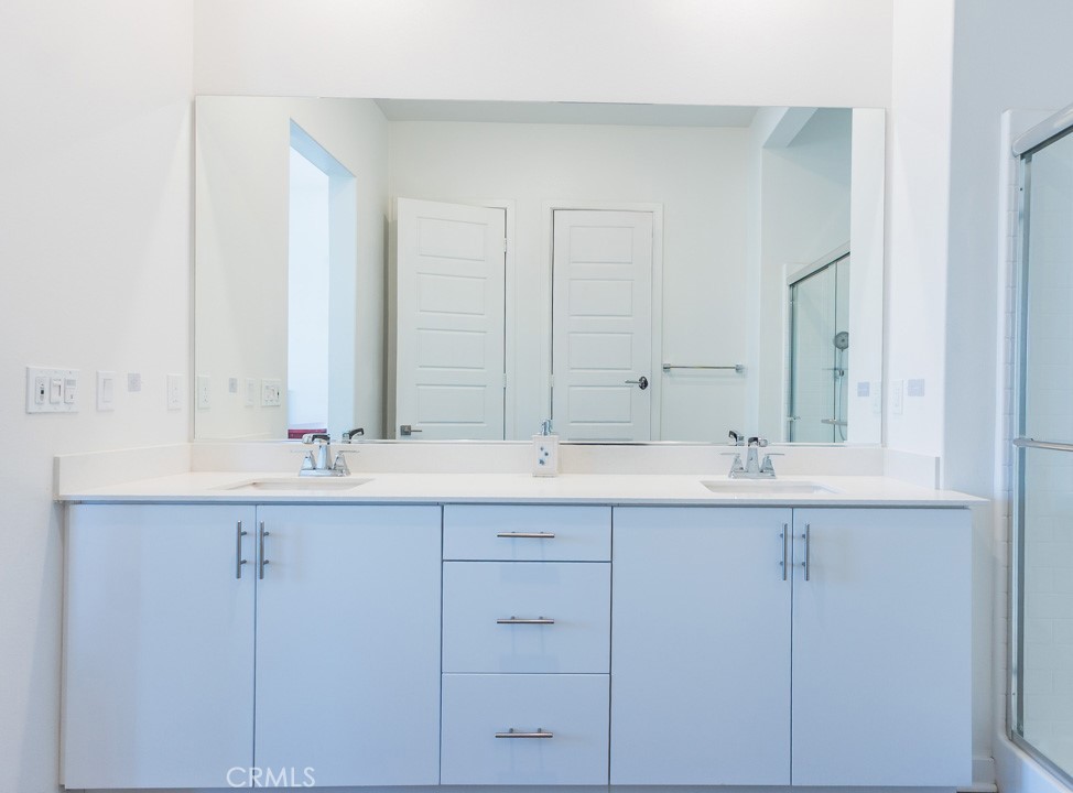 https://media.crmls.org/medias/223de6b7-8c82-476a-94a2-e9f53858ba52.jpg?preset=X-Large
