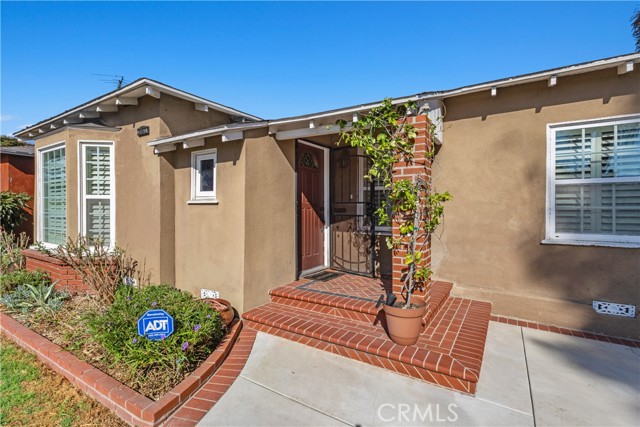 Detail Gallery Image 1 of 35 For 2860 Chestnut Ave, Long Beach,  CA 90806 - 3 Beds | 2 Baths