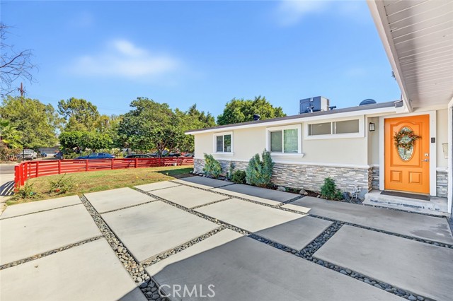 10989 Mascarell Avenue photo 5