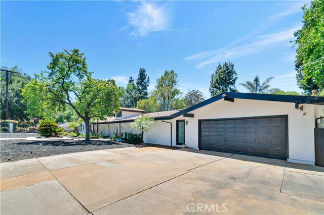 Detail Gallery Image 3 of 44 For 5067 Arundel Drive, Woodland Hills,  CA 91364 - 5 Beds | 4/1 Baths