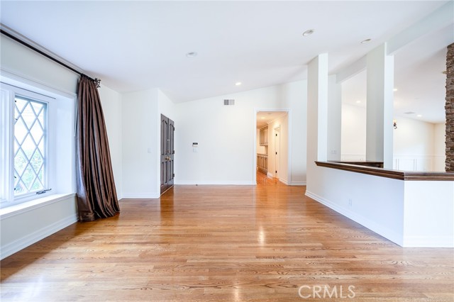 Detail Gallery Image 4 of 42 For 18337 Chatham Ln, Porter Ranch,  CA 91326 - 4 Beds | 2/1 Baths