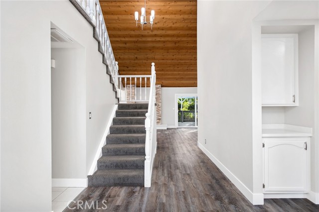 Detail Gallery Image 5 of 54 For 30471 Caliente Pl, Canyon Lake,  CA 92587 - 3 Beds | 2 Baths