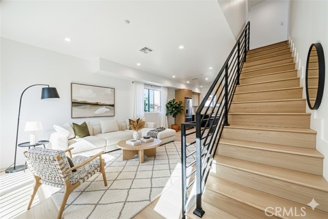 Detail Gallery Image 11 of 75 For 5209 W 20th, Los Angeles,  CA 90016 - – Beds | – Baths