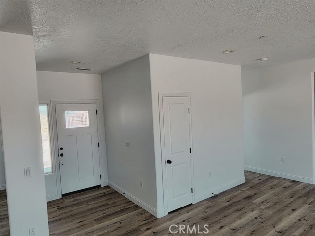 Detail Gallery Image 5 of 19 For 21053 Huasna Rd, Apple Valley,  CA 92307 - 4 Beds | 2/1 Baths