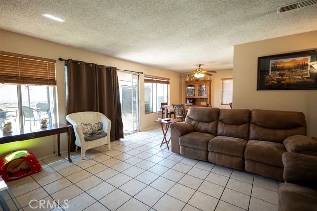 Detail Gallery Image 8 of 37 For 13117 Pan Am Bld, Moreno Valley,  CA 92553 - 3 Beds | 2 Baths
