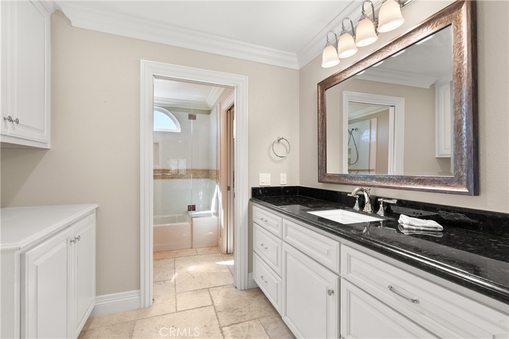 2240dd02 F706 48e7 8273 3a0b6bddf329