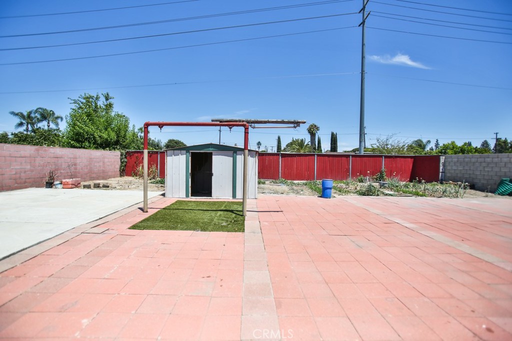 https://media.crmls.org/medias/2240fc0e-a131-4f73-9ae0-b3dfe307ca77.jpg?preset=X-Large