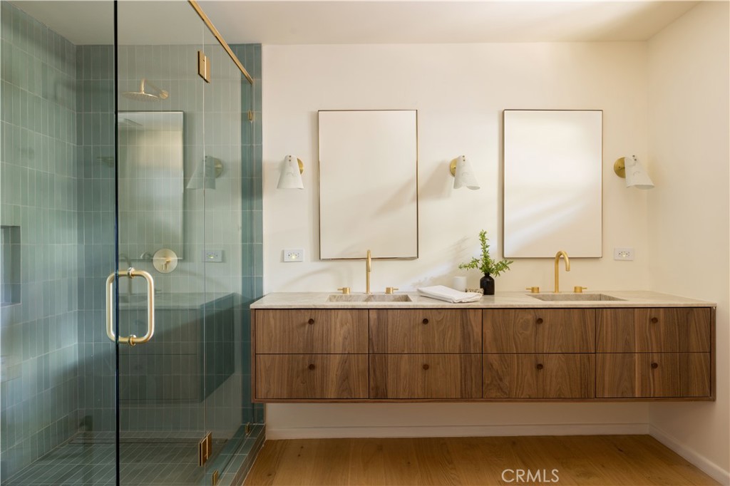https://media.crmls.org/medias/22415a16-43f0-4724-94f6-7c90b51621bd.jpg?preset=X-Large