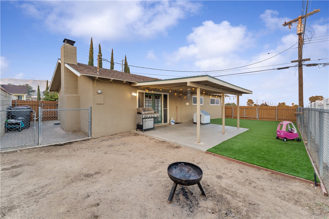 Detail Gallery Image 5 of 27 For 2008 W Lincoln St, Banning,  CA 92220 - 3 Beds | 2 Baths