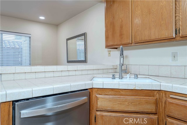 Detail Gallery Image 8 of 27 For 415 Tangelo, Irvine,  CA 92618 - 2 Beds | 2/1 Baths