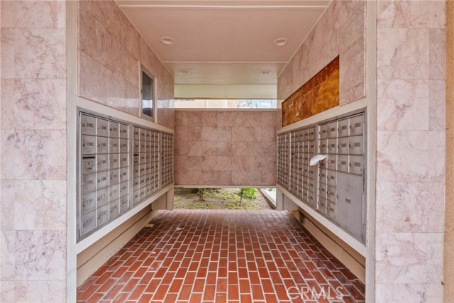 10331 Lindley Avenue, Porter Ranch CA: https://media.crmls.org/medias/2241c621-159d-4099-9438-d55b9becc84e.jpg