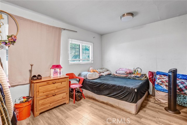 10517 Firmona Avenue, Inglewood CA: https://media.crmls.org/medias/22420791-f1d7-478a-b73f-21dd58e8414c.jpg
