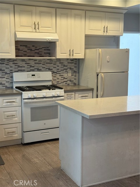 Detail Gallery Image 16 of 18 For 7615 Glade Ave #116,  Canoga Park,  CA 91304 - 4 Beds | 3 Baths