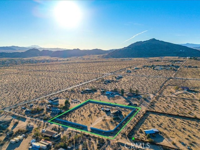 4044 Polaris Avenue, Joshua Tree CA: https://media.crmls.org/medias/2242e998-eb61-4fe4-a10a-5f14c8f2ce18.jpg