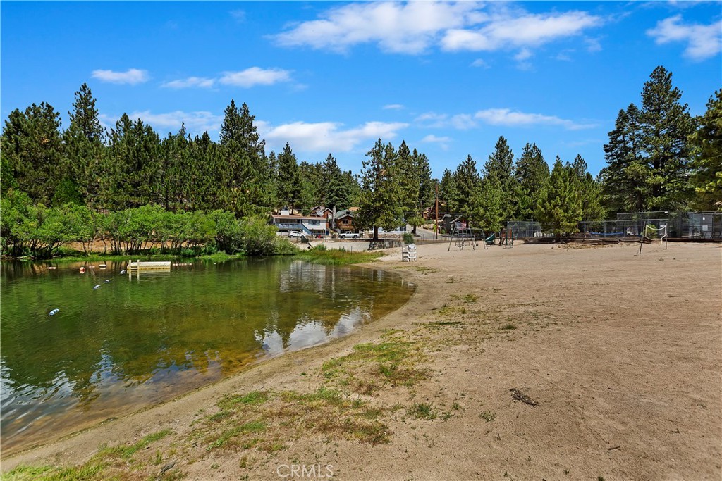 https://media.crmls.org/medias/22437ed7-e515-4511-ad08-b3764d0ebf3b.jpg?preset=X-Large
