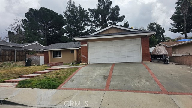 Detail Gallery Image 2 of 24 For 19668 Crystal Springs Ct, Newhall,  CA 91321 - 3 Beds | 2 Baths