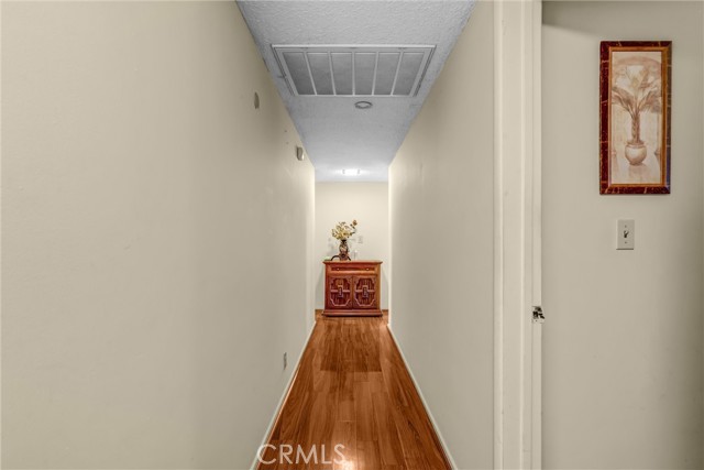 301 East Buckthorn photo 7