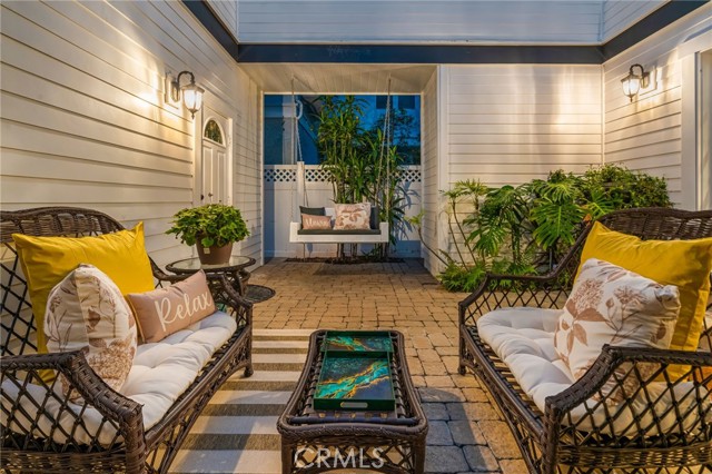 Detail Gallery Image 4 of 38 For 309 21st, Huntington Beach,  CA 92648 - 4 Beds | 3/1 Baths